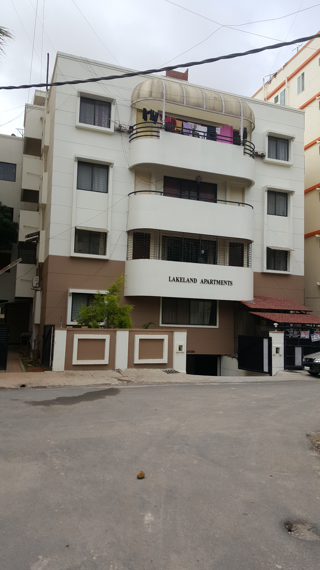 Building condition — Lakeland Apartments